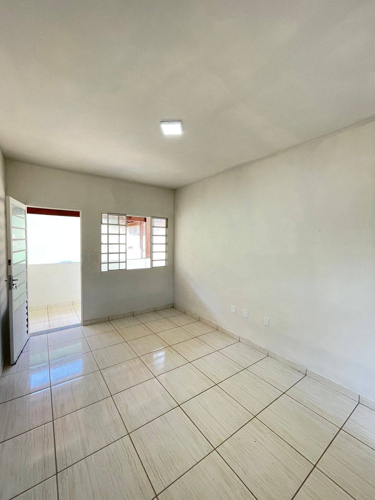 Casa à venda com 2 quartos, 60m² - Foto 4