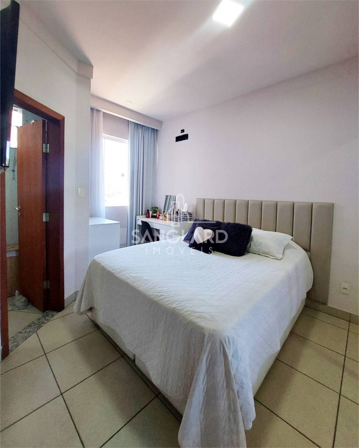 Apartamento à venda com 3 quartos, 117m² - Foto 1